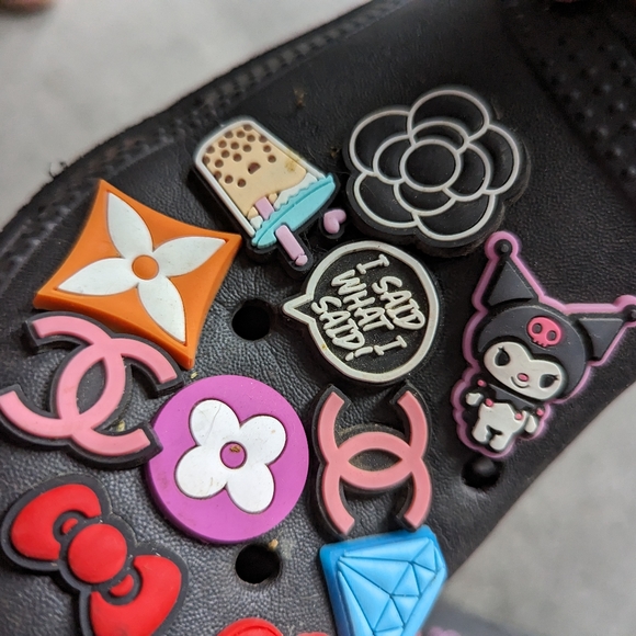 4 Set of like Chanel logo symbol and Camelia flower Charms for Crocs, Jibbitz - Picture 3 of 3
